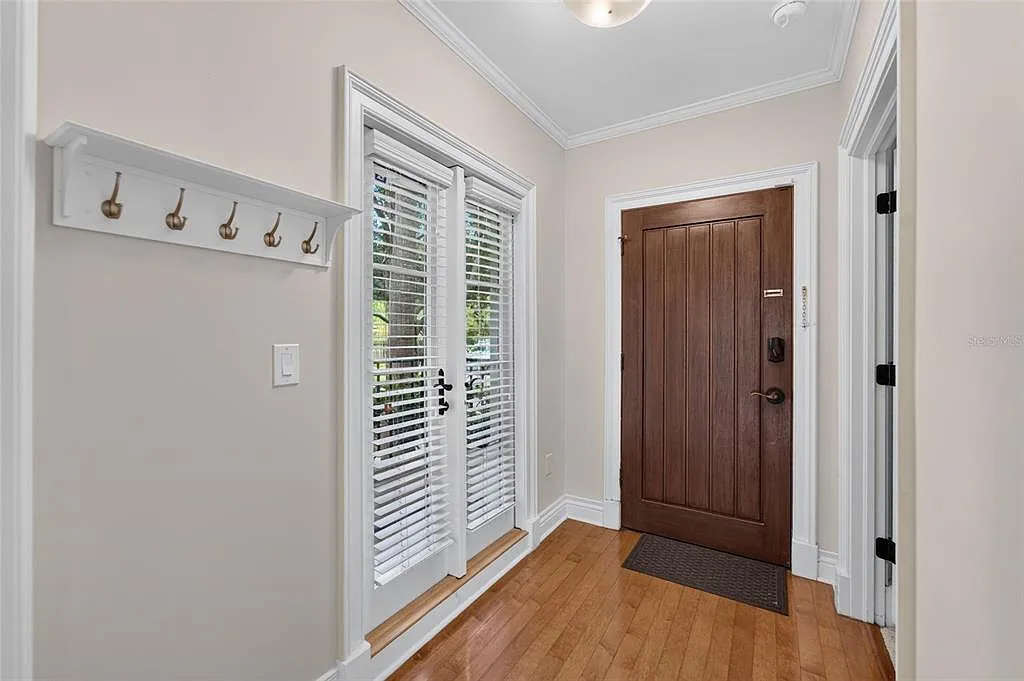3 bed, 3.0 bath, 1760 sqft, $5,000 — Photo 4