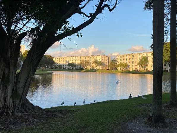 2216 N Cypress Bend Drive #304, Pompano Beach, FL 33069