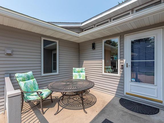2nd image of 707 Forest Green Cir