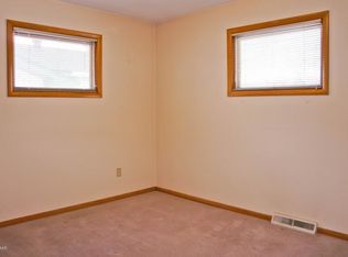 1701 Plumtree Rd N, Fargo, ND 58102