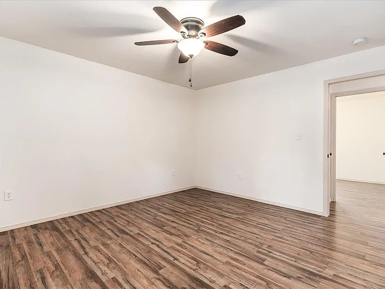 408 Breezing Ln — Photo 23