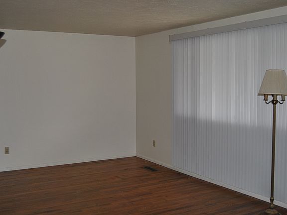 5th image of 1304 Riviera Dr