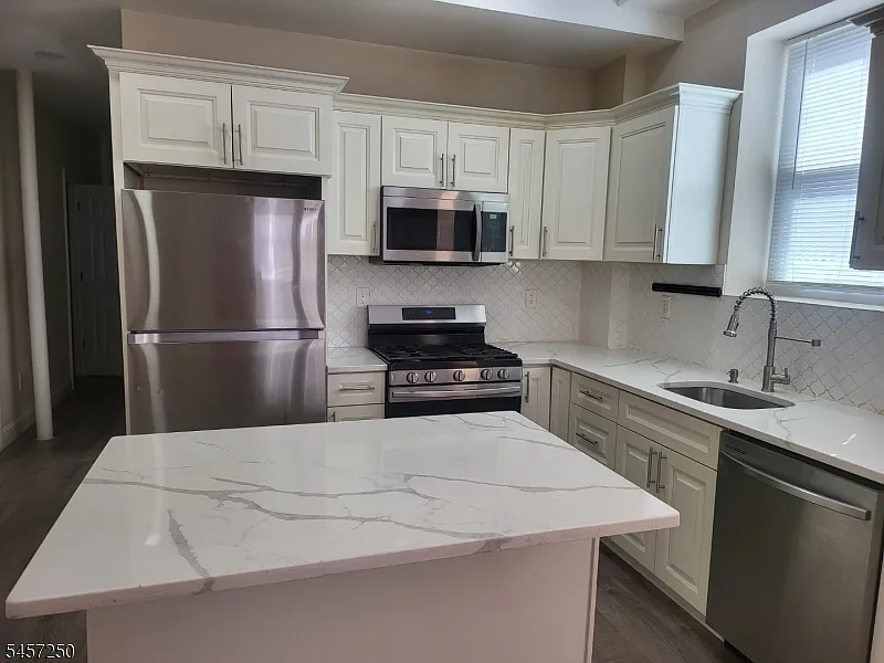 2 bed, 2.0 bath, $2,100 — Photo 3