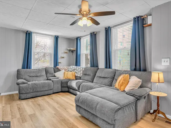 108 S College St, Myerstown, PA 17067