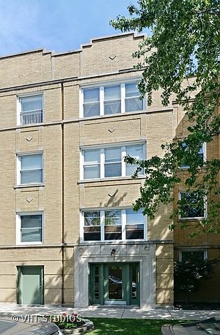 1st image of 3122 W Cullom Ave #1