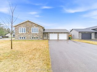3 Nile St, Petawawa, ON K8H 0E8