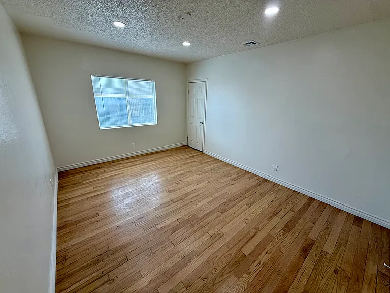 8930 S Vermont Ave — Photo 27
