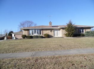 1801 Lynwood St, Crest Hill, IL 60403