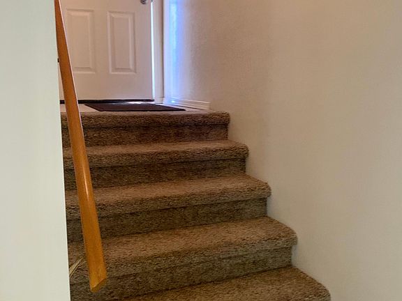 Stairs entering into apartment