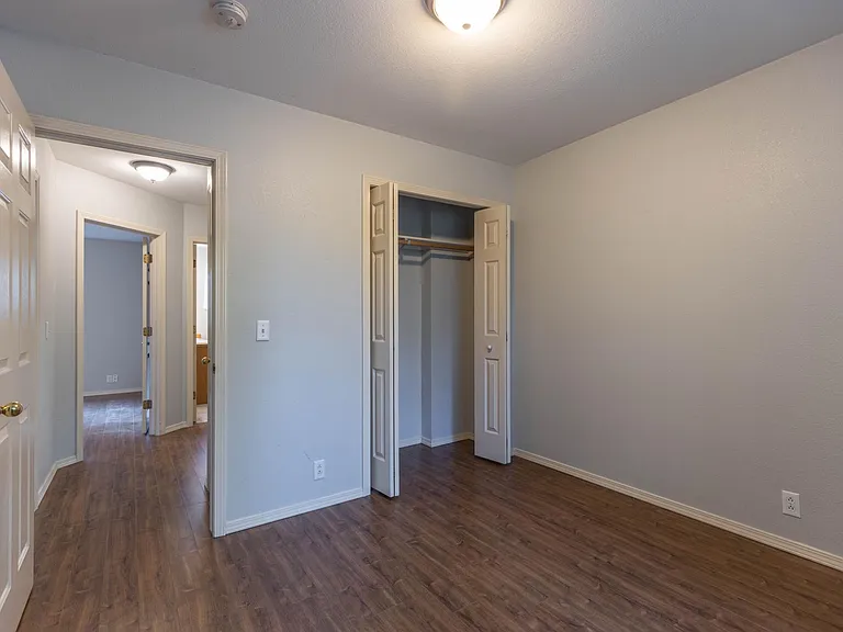 upstairs bedroom #2