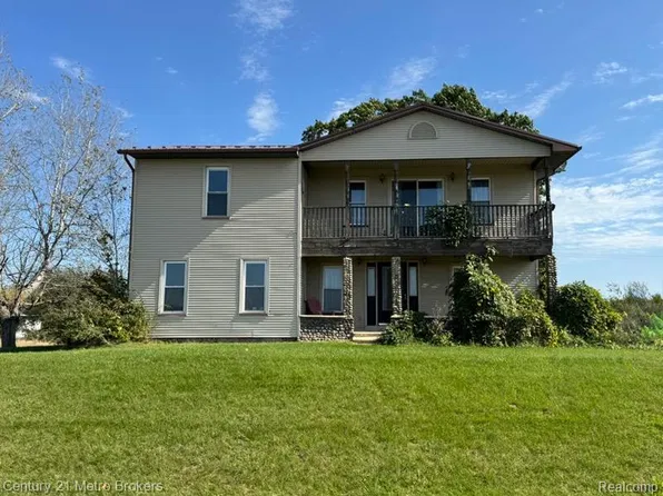 7584 N Sheridan Rd, Edmore, MI 48829