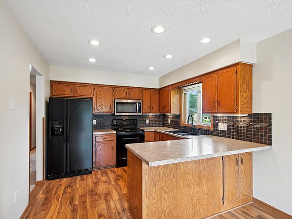 2nd image of 11561 55th St NE