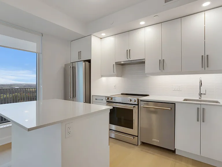 3240 William Coltson Ave — Photo 180