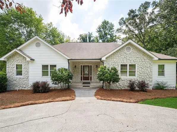 620 Driftwood Dr, Woodstock, GA 30189