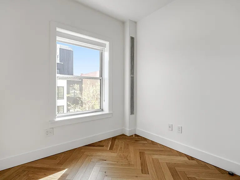 433 Dean St #13 — Photo 7
