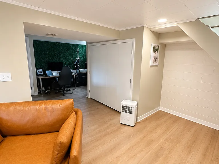 1091 Roseanne Ave — Photo 12