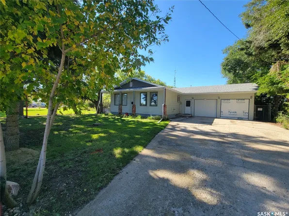 200 & 202 Saskatchewan Avenue, Tramping Lake, SK S0K 4H0