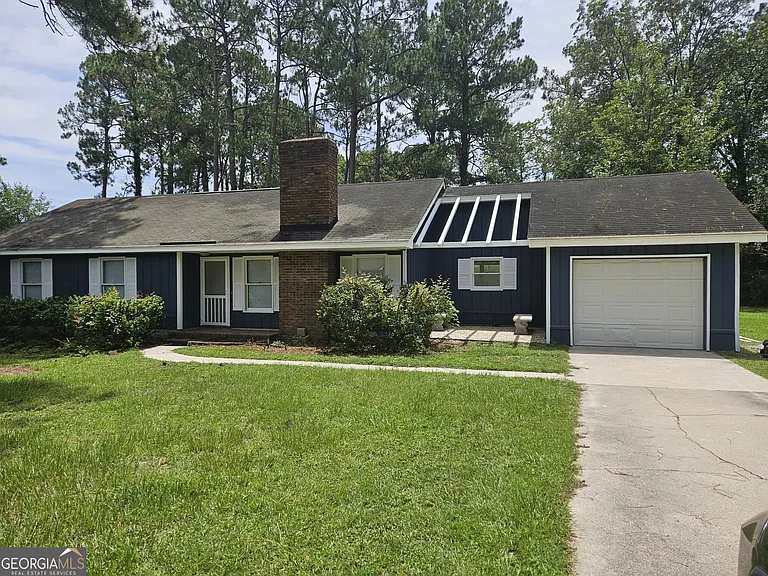 220 Courtney Way — Photo 2