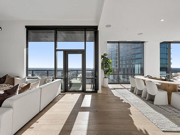 3rd image of 70 Rainey St #3203