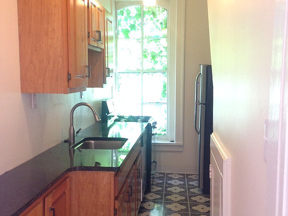 3rd image of 547 Franklin St APT 4