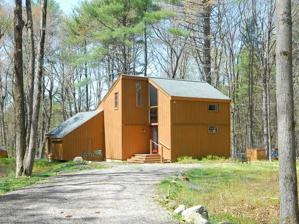 37 Blanchard Rd, Harvard, MA 01451