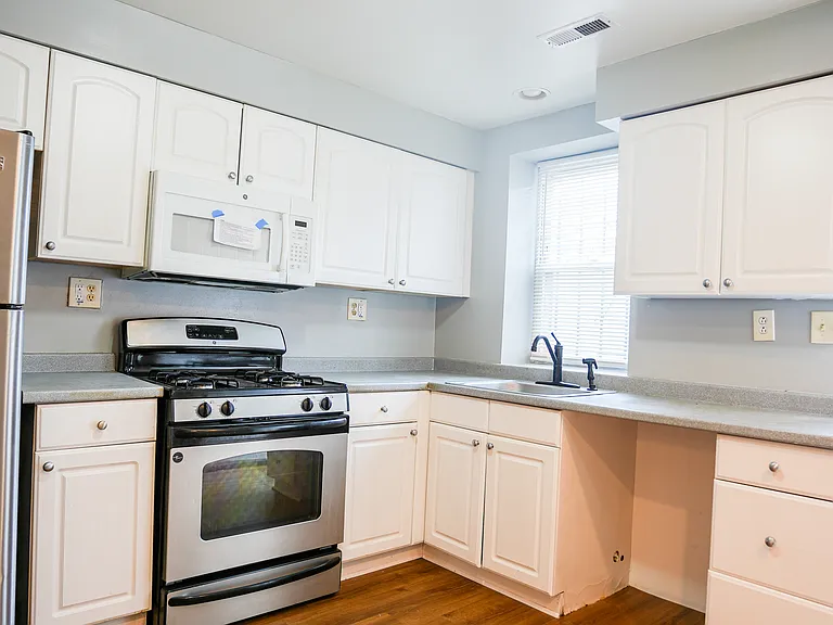 349 S Woodyear St — Photo 5