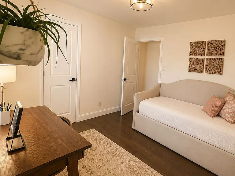 9002 Lodge Ct — Photo 18