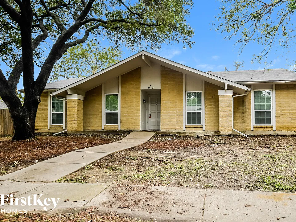 1912 Chamberlain Dr