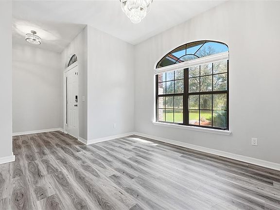 4th image of 462 SW Fairlington Ct