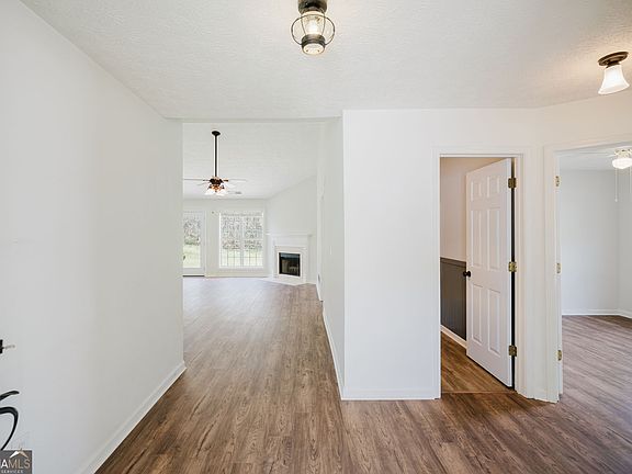 3rd image of 303 Johnny Ln