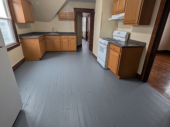 5th image of 94 Hobart St #33