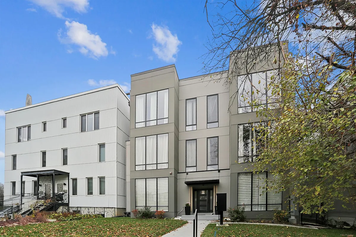 Building Photo - 517 Montana Ave NE #2