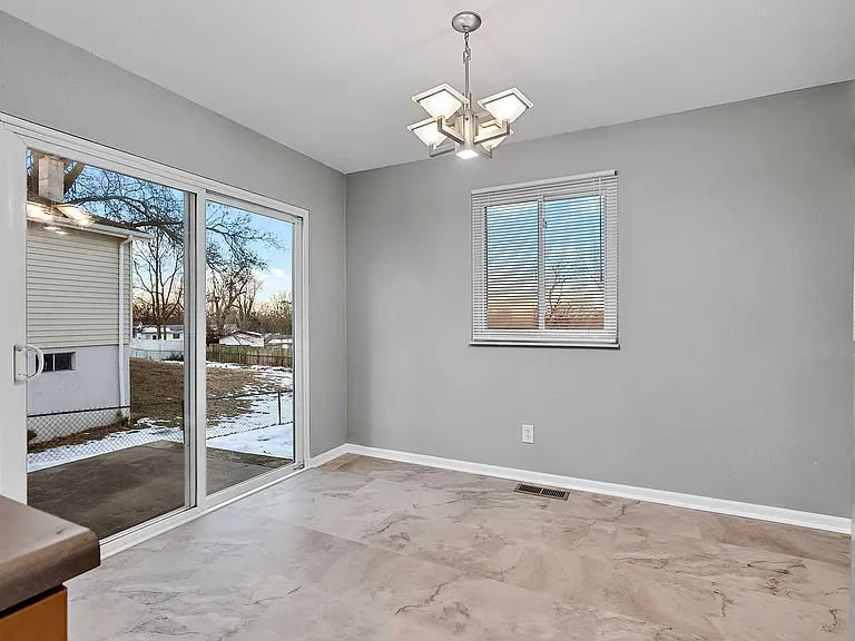 1149 Saratoga Dr — Photo 7