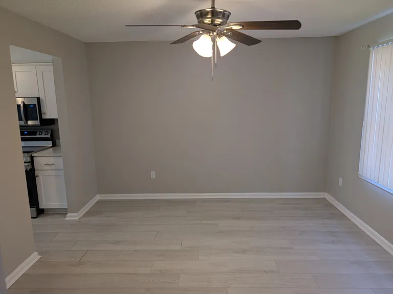 1939 Darnell Dr — Photo 3