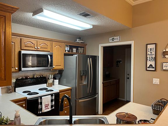 3rd image of 21 Cedar Creek Dr