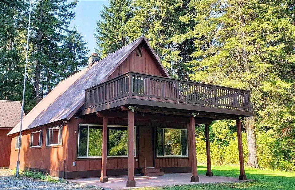 Welcome home to this lovely cabin in the woods with 168' of Yakima Riverfront at your beck and call. Lovely deck off upper maste