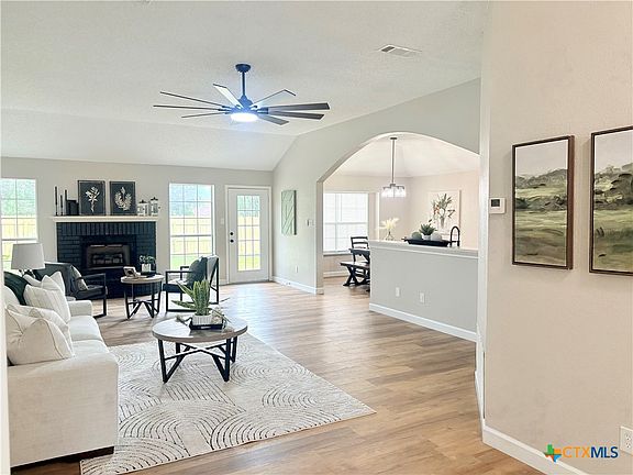 2nd image of 421 Arapaho Dr
