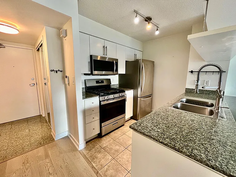 10 Navy Wharf Ct #608 — Photo 20