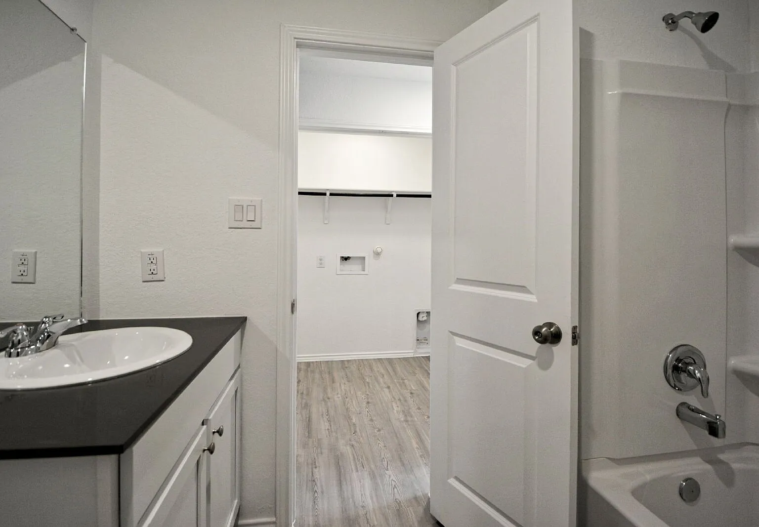 4 bed, 2.0 bath, 1627 sqft, $1,595 — Photo 4