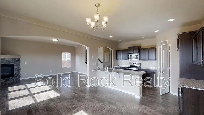3 bed, 2.5 bath, 2759 sqft, $2,675 — Photo 2