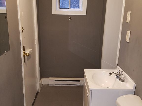 2nd image of 520 E Westmoreland St #1