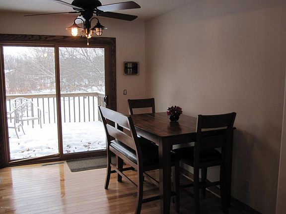 5th image of 1814 Oak Knoll Dr NE