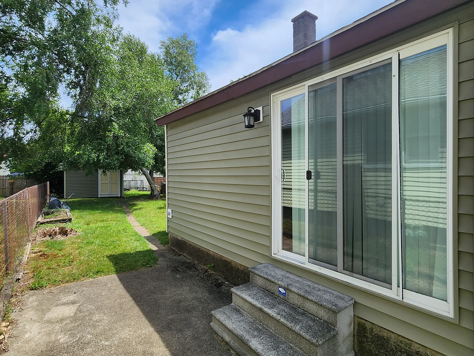 2 bed, 1100 sqft, $1,300 — Photo 3