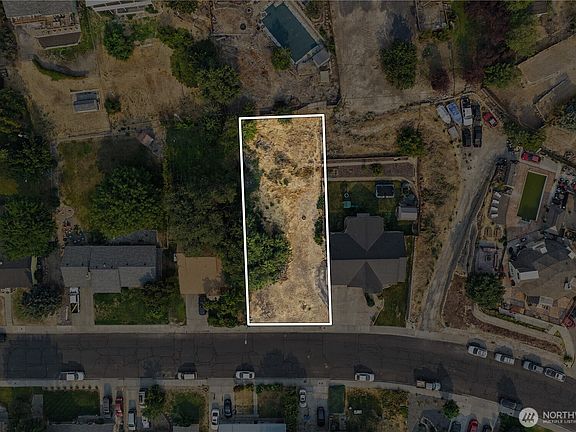 3rd image of 923 S Garden Drive