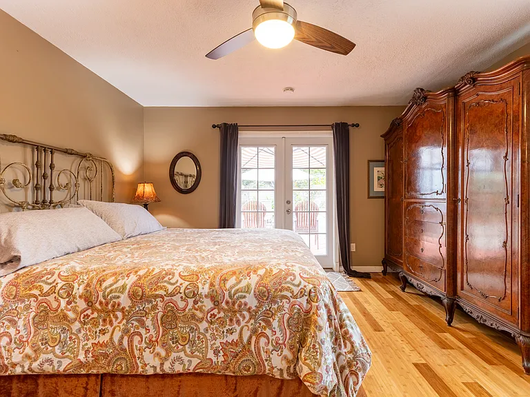 805 Regal Rd — Photo 12