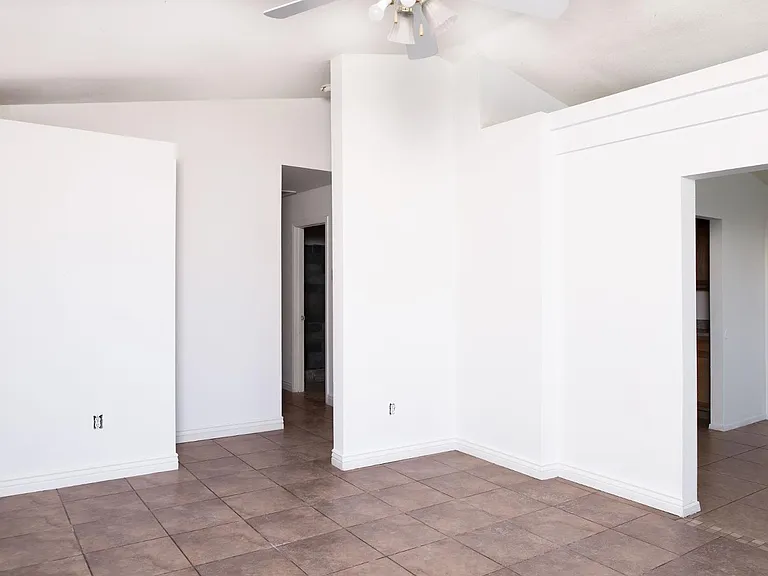 541 W Melrose Dr — Photo 9