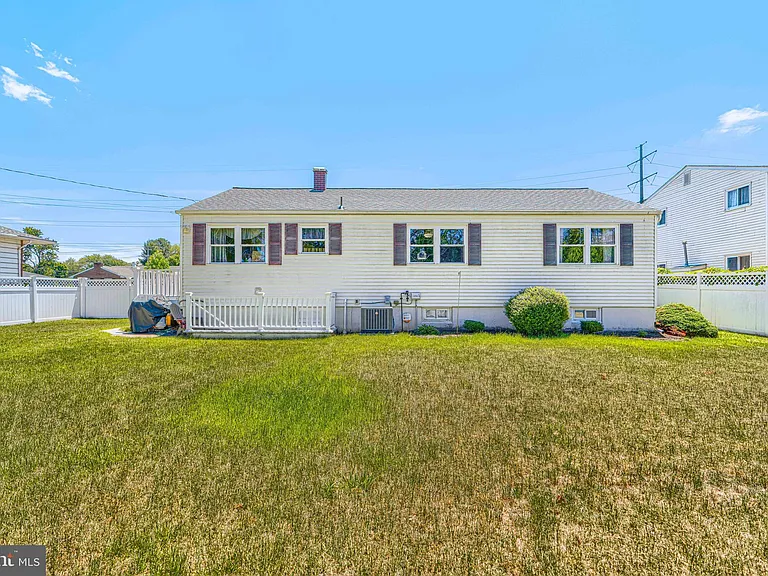 280 Mackintosh Dr — Photo 5