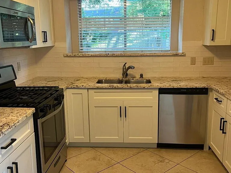 2406 Broken Elm Dr — Photo 3