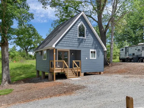 751 Sawgrass Cir, Salem, SC 29676