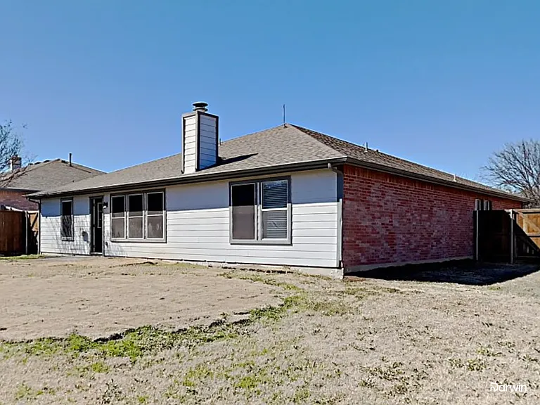 1210 Hampton Dr — Photo 17